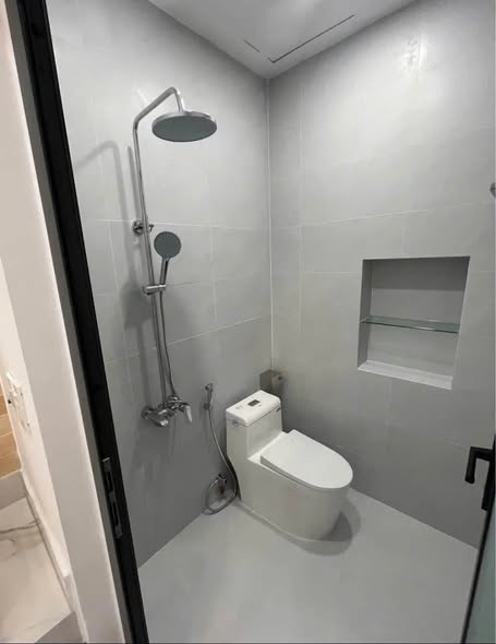 Beautiful 4-Story House Near Nguyen Tat Thanh for Sale — photo 4