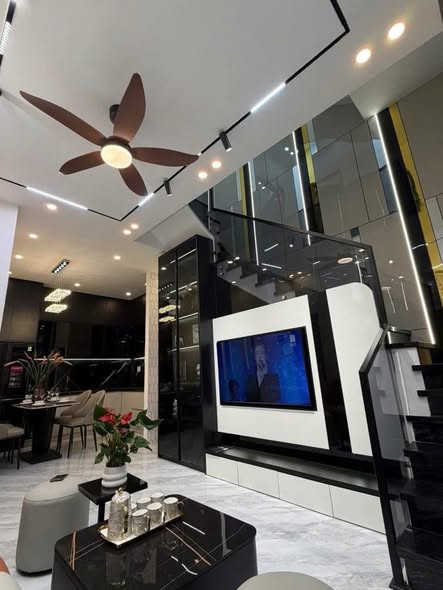 Modern 3-Story Home in Central Hai Chau District — photo 2