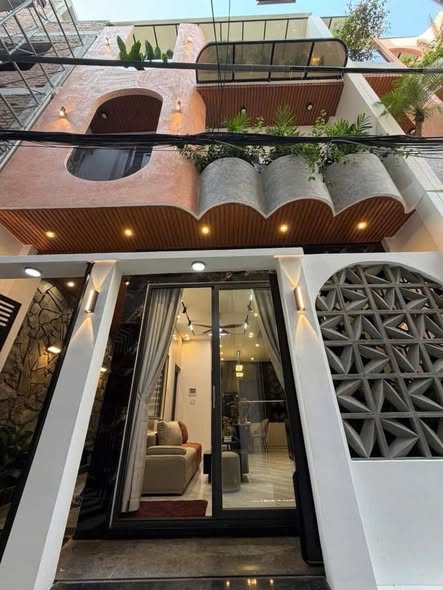 Modern 3-Story Home in Central Hai Chau District — photo 3