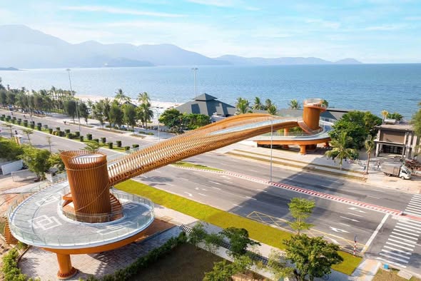 Prime Corner Lot for Sale Near the Beach — photo 2