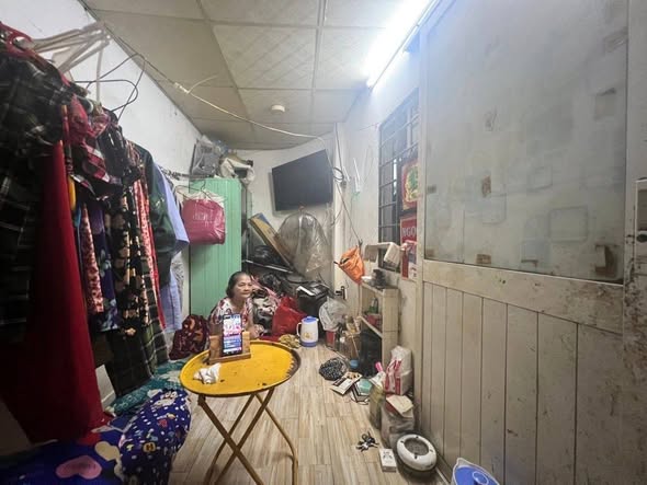 Charming House Near Market and Park for Sale — photo 2