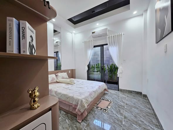 Stunning Two-Story House on Nguyễn Lương Bằng for Sale — photo 2