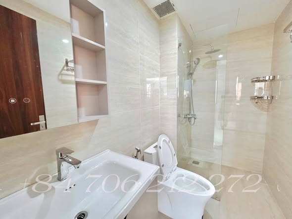 Luxury Apartment with Stunning Mountain Views in Da Nang — photo 3