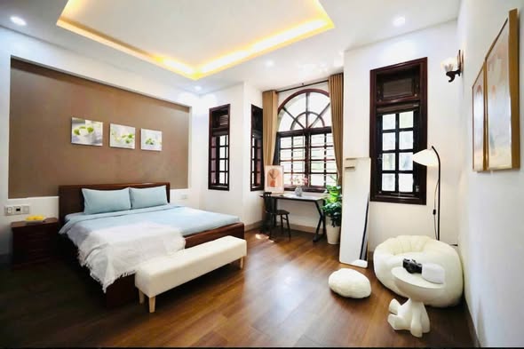 Spacious 3-Story House in Prime My An Location — photo 2