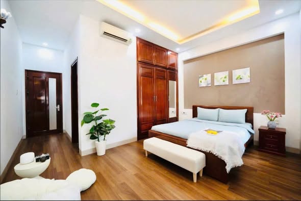 Spacious 3-Story House in Prime My An Location — photo 3