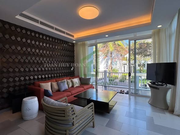 Luxury Pool Villa with Private Beach Walkway Access — photo 4