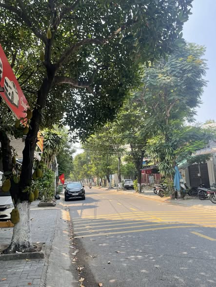 Prime Corner Lot House with 3 Frontages for Sale — photo 2