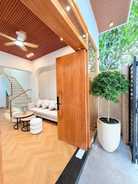 Modern Three-Story House on Ham Nghi Street for Sale — photo 3