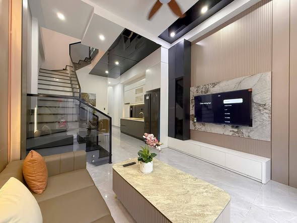 Modern 3-Story House on Le Dinh Ly for Sale — photo 2
