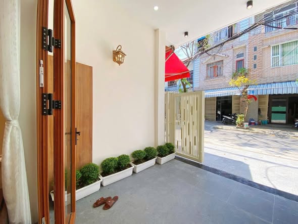 Spacious 3-Story House with Full Furniture for Sale — photo 4