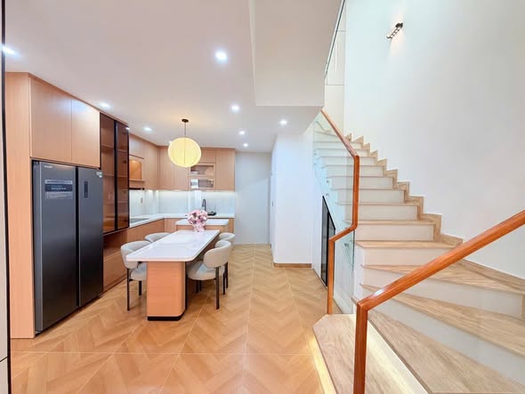 Spacious 3-Story House in Central Area for Sale — photo 5