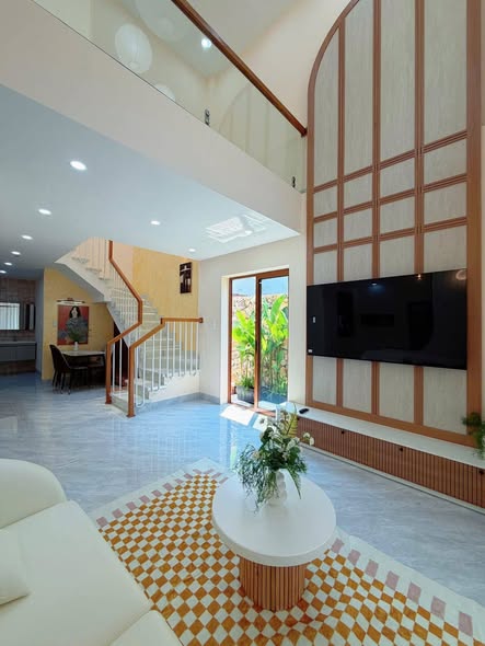 Elegant 3-Story House for Sale in Prime Location — photo 3