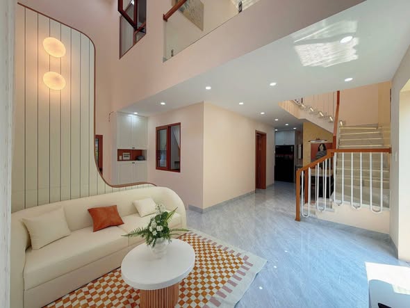 Elegant 3-Story House for Sale in Prime Location — photo 4