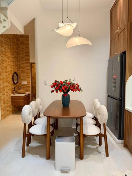 Spacious 3-Story House in Prime Location for Sale — photo 6