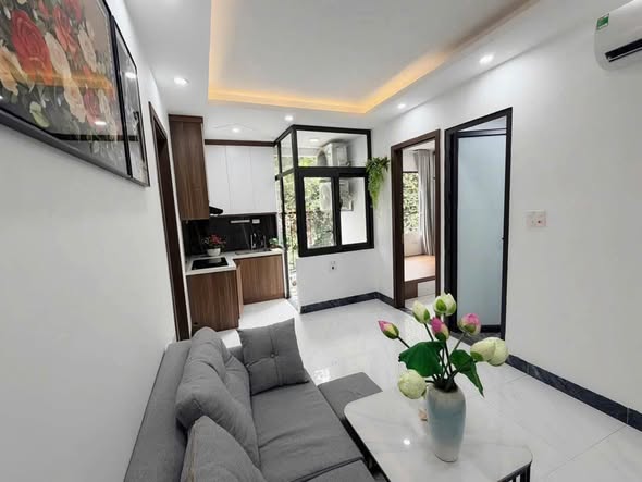 Stunning Four-Story House Near the Beach for Sale — photo 2