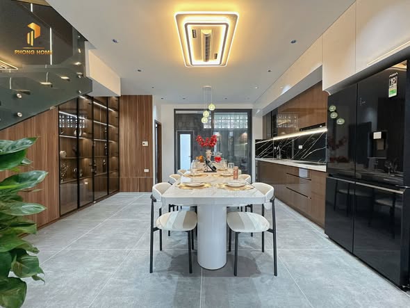 Stunning Front-Face House Steps from Beach for Sale — photo 5