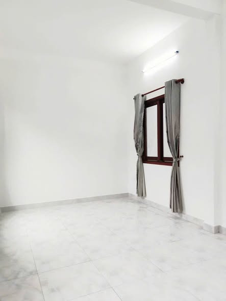 Spacious 10-Bedroom House Near City Center for Sale — photo 4