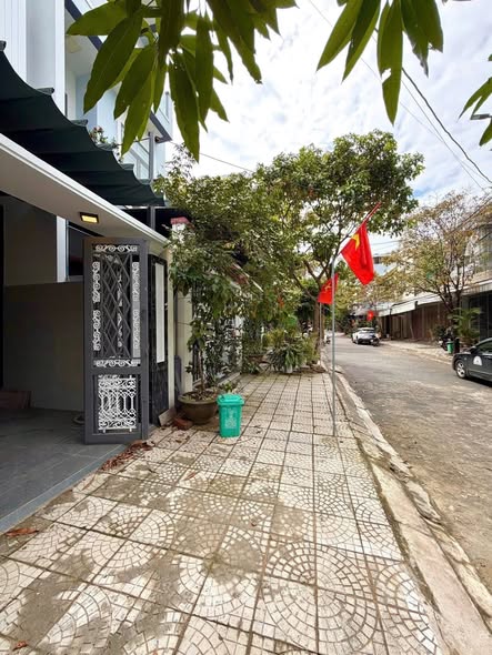 Beautiful 3-Story House with Full Furniture for Sale — photo 2