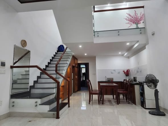 Modern 3-Story House with 5 Bedrooms in Da Nang โ photo 2