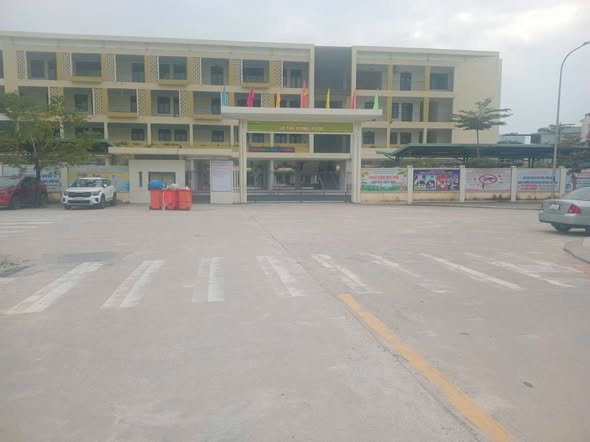 Spacious 2-Story House for Sale in Tran Cao Van — photo 3