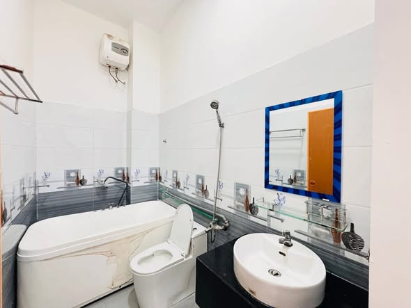 Spacious Front-Facing Two-Story House for Sale — photo 5