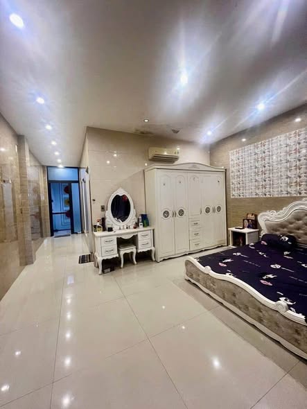 Spacious Two-Story House For Sale Near the Beach — photo 3