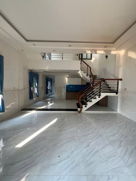 Spacious Double-Frontage House for Sale in Hoa Xuan — photo 4