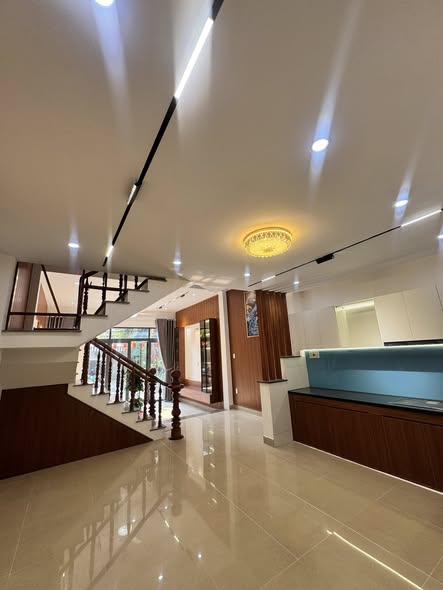 Modern Frontage House for Sale in Vibrant Danang — photo 2