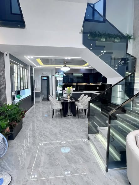 Spacious 4-Bedroom House for Sale in Hoa Minh — photo 4