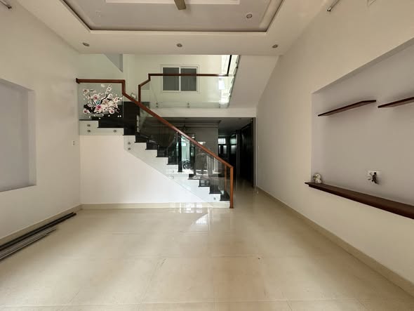 Spacious 3-Bedroom House in Cam Le for Sale — photo 2