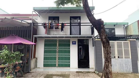 Prime Frontage Guesthouse for Sale in Vibrant Neighborhood — photo 2