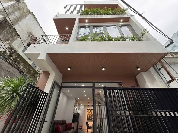 Spacious 3-Story House in Central Hai Chau for Sale — photo 2