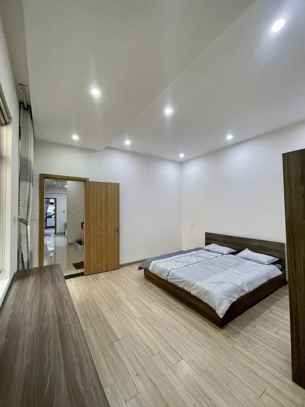 Modern 3-Story House for Sale in Hoang Van Thu — photo 3