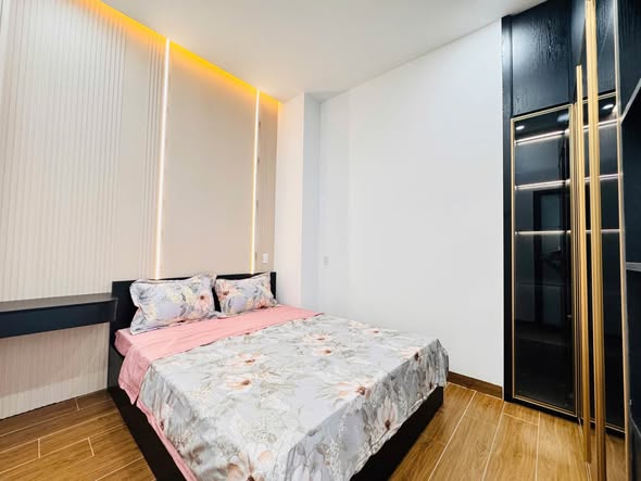 Spacious 2-Story House in Convenient Location for Sale — photo 5