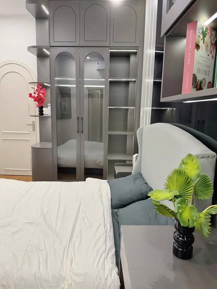 Modern 3-Story House with Luxury Furniture Available — photo 2