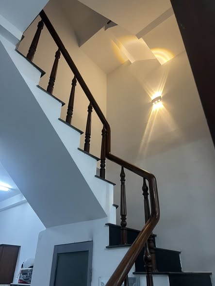 Modern Fully Furnished Three-Story House For Sale — photo 2