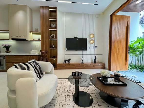 Spacious 3-Story House on Ton Duc Thang Lane for Sale — photo 4