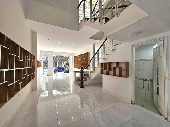 Spacious 3.5-Story House for Rent in Ngô Văn Sở — photo 3