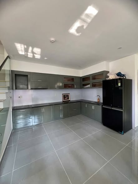 Stunning 3-Story House with Dual Frontage for Sale — photo 3