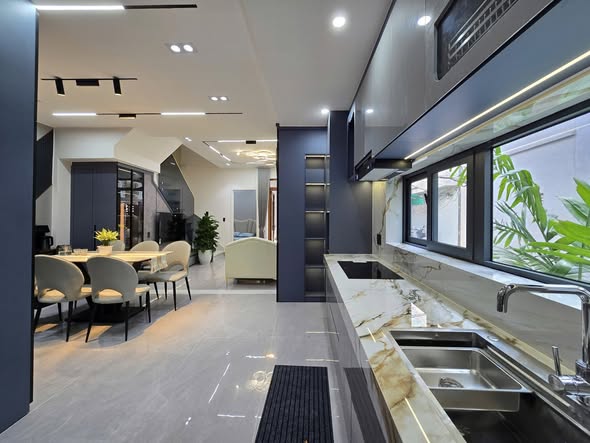 Modern 3-Story Corner House for Sale in Da Nang — photo 4