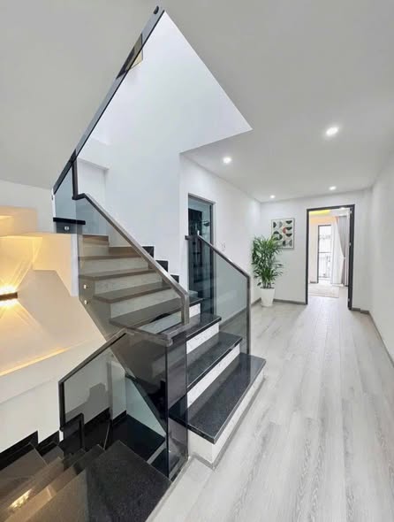 Spacious 3-Storey House Near Main Road Da Nang — photo 5