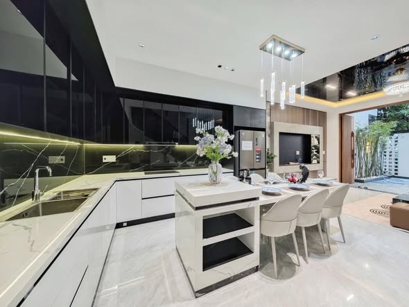 Beautiful 3-Story House for Sale in Cam Le — photo 2