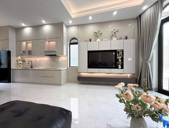 Stunning Three-Story House for Sale on Thái Thị Bôi Street — photo 5