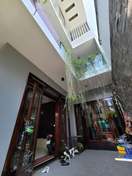 Spacious 4-Story House Near Medical Center in City Center — photo 3