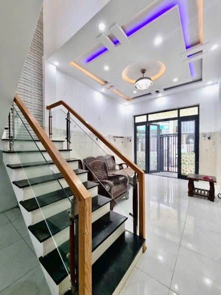 Spacious Two-Story House Near Beach for Sale — photo 2