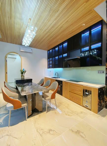 Spacious Three-Story House Near Beach for Sale — photo 5