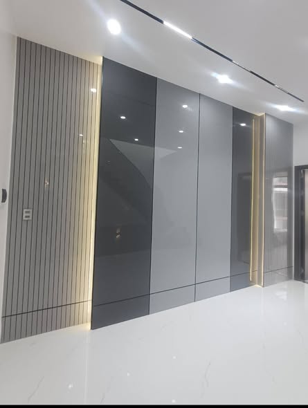 Modern 3-Story House Near the Beach for Sale — photo 3