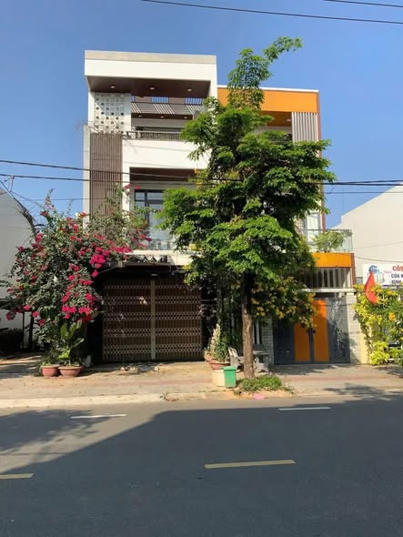 Modern 3-Story House with 4 Bedrooms in Prime Location β photo 3