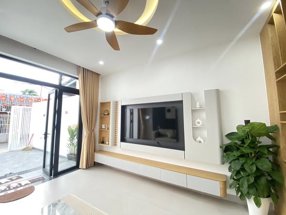 Coastal 3-Story House for Sale Near My Khe Beach — photo 3