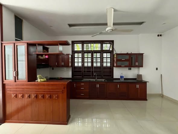 Spacious 3-Story House with 2 Frontage Available — photo 2